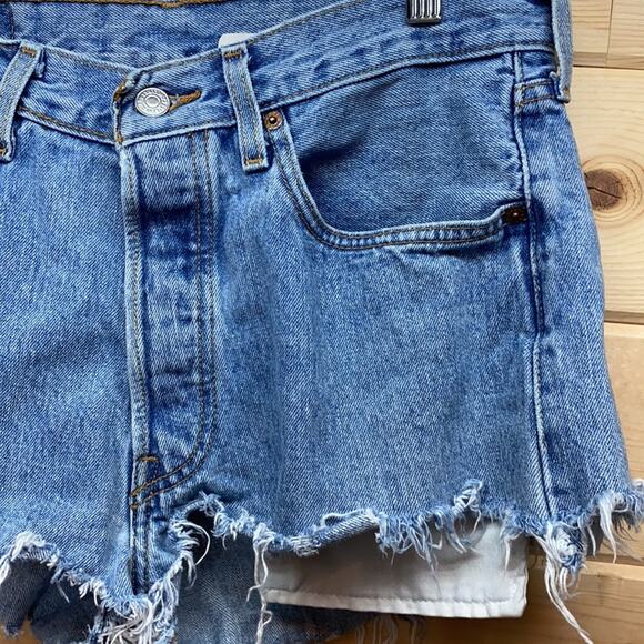 Levi's 501 Distressed Cut Off Shorts 32 - Picture 3 of 9